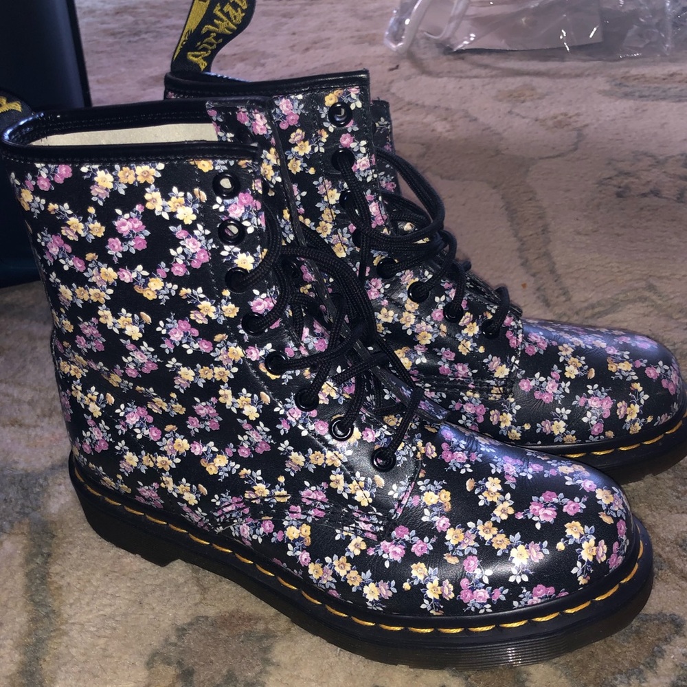 Dr Martens floral size 8